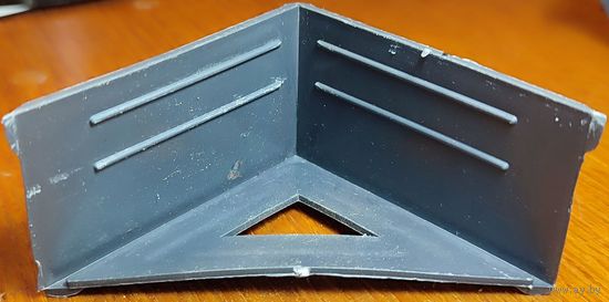 Пластиковые уголки-накладки