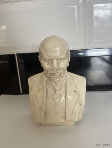 Бюст Ленин