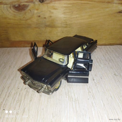 Модель."Чайка "Газ 13".А -15.СССР.Саратов.1/43.