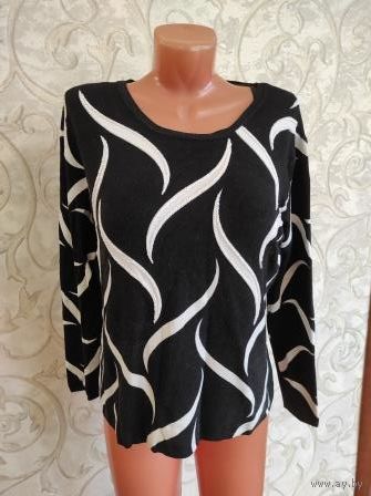 Джемпер на 50-52 размер, плотный трикотаж, черный с белыми полосками, с бисером. Б/у, есть катышки, в одном месте бисер распустился, дальше не идет. Длина 58 см, длина рукава 54 см, ПОгруди 51 см, хор