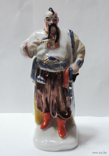 Статуэтка фарфоровая "Тарас Бульба" 70-е годы Украина. Высота 23 см. Целая, без реставрации.