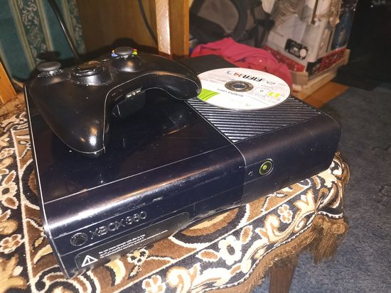 Игровая приставка Xbox 360 E CONSOLE USA
