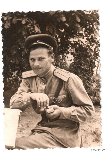 Фото старшего лейтенанта. 1940-50-е. 6 х 9 см