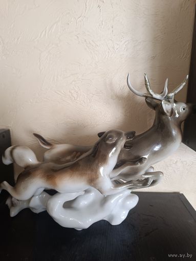 Фарфоровая статуэтка Волчья охота