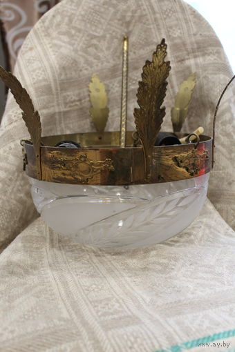 Шикарная люстра но с повреждениями