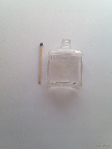 Бутылочка от духов.