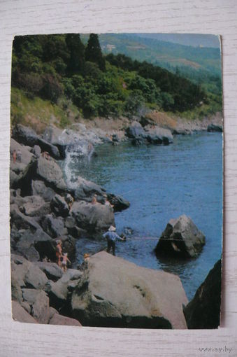 Крым. Алупка. Берег моря; 1972, чистая (рыбалка).