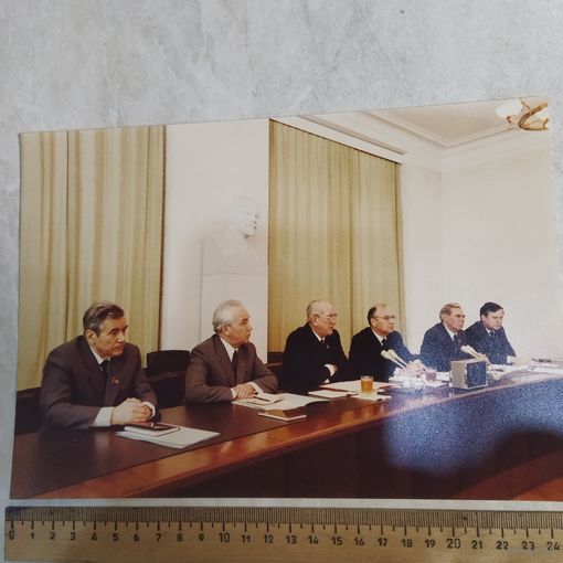 Фотография. История СССР в лицах. Член Политбюро ЦК КПСС М. С. Горбачев на одном из заседаний.