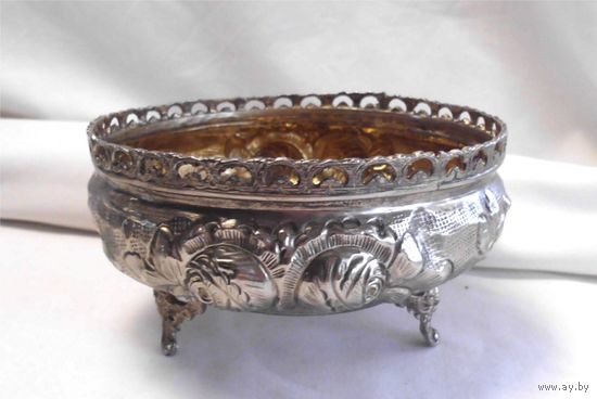 Конфетница Орешница