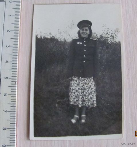 Фотография 22 женщина в офицерской форме поверх платья