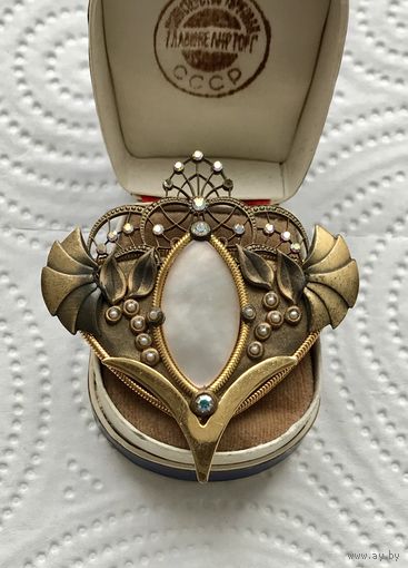 Брошь. Брошь-кулон