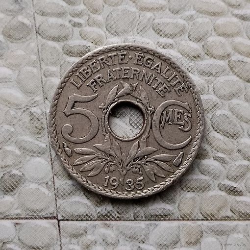 5 сантимов 1935 года Франция. Новый тип: отверстие в центре. Третья Республика. Родная патина! Единственная на аукционе!