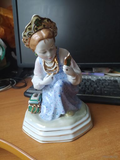 Статуэтка Малахитовая шкатулка, Дулево 1959 г.