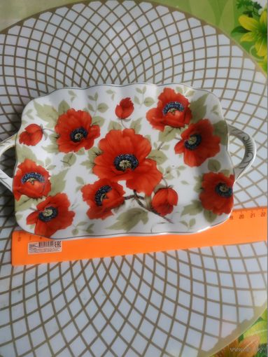 Тарелка,хлебница.