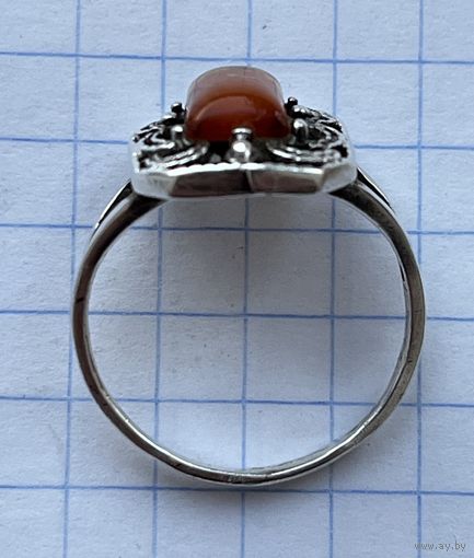 Кольцо. Серебро, янтарь. 925. р-р 18.