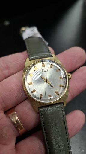 С 1 рубля! Часы Poljot Полет 17 камней Au 20 костюмник тонкие. Идут. Точность не проверял. Без репассажа. Состояние на фото.могут поразному останавливаться. Ремень за отдельную плату если нужен.