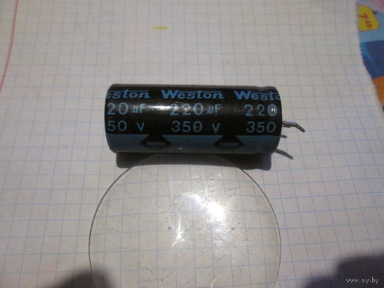 Конденсатор 220мкф350в.