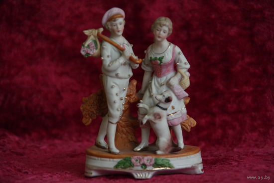 Статуэтка фарфоровая 12 см   ( целая )