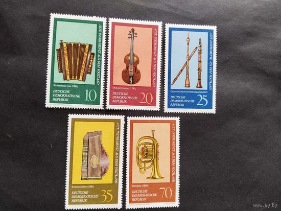 ГДР 1977  5м муз.инстр.