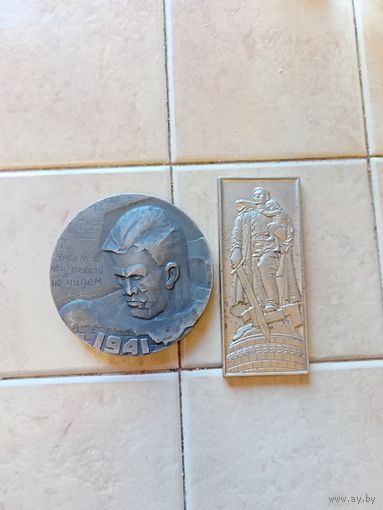 Плакетка и настольная медаль