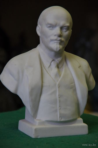 Бюст   ЛЕНИН  ( бесквит )   ЛФЗ    18,5 см