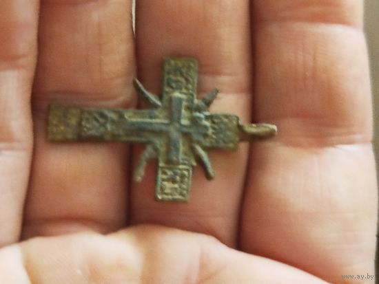 Красивый старинный крестик