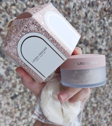 Прозрачная рассыпчатая пудра Laura Mercier Translucent Loose Setting Powder Translucent 29 gr + фирменная пуховка в комплекте (лимитка)
