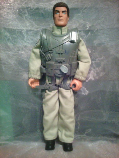 Кукла фирмы HASBRO  INTERNATIONAL INC  C-002E  1997 г.