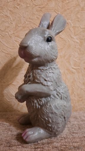 Большая коллекционная фигурка кролика
