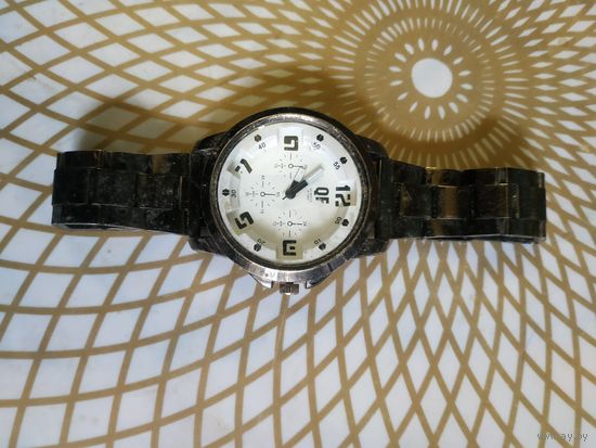 Часы наручные с браслетом QF . В ремонт,коллекцию,на запчасти. Состояние на скане.