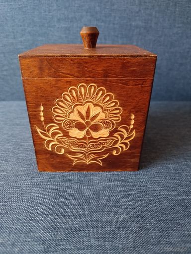 Винтажная деревянная шкатулка