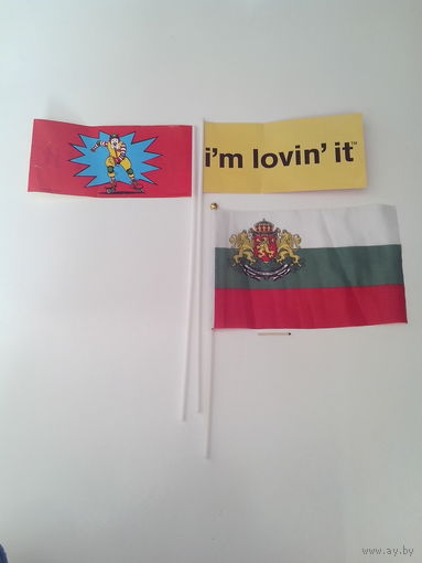 Флажок Болгарии. Плюс два флажка МакДональдс.