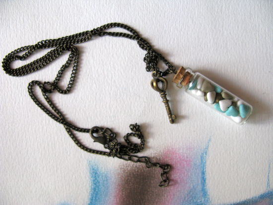 Подвеска с бутылочкой и ключиком