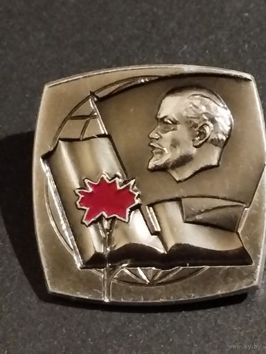 Комсомольский значок, гвоздика , ММД.