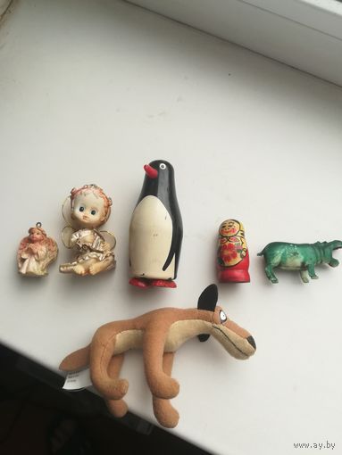 Различные статуэтки. С рубля.