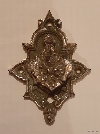 Накладка от сейфа, старинная, литая,  личина на замочную скважину.большая.