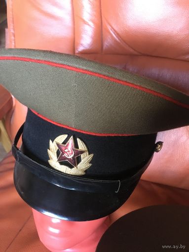 Парадная  фуражка солдата  Советской Армии