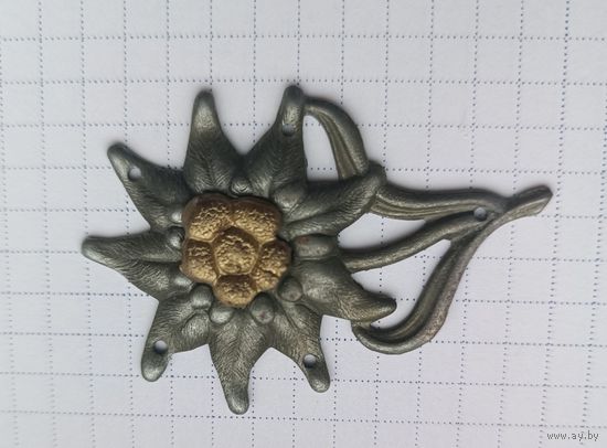 Цветок на головной убор.