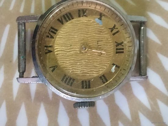 Часы наручные  ЛУЧ  . В ремонт,коллекцию,на запчасти. Состояние на скане.