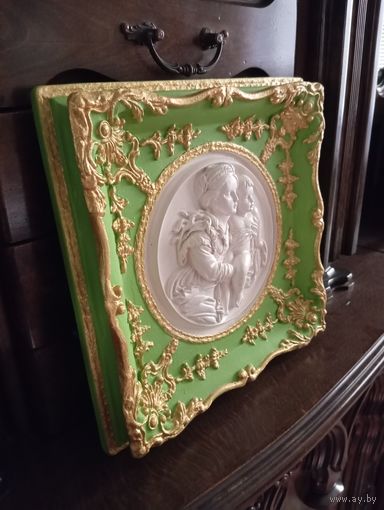 - Барельеф ЖОЗЕФИНА С МЛАДЕНЦЕМ НАПОЛЕОНОМ II 30х30х4 см