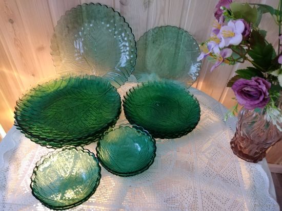 Тарелки из цветного,зеленого стекла, набор 16 шт. ,Корея.