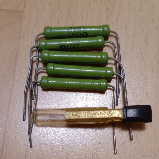 Резисторы 3,3мом новые цена за все