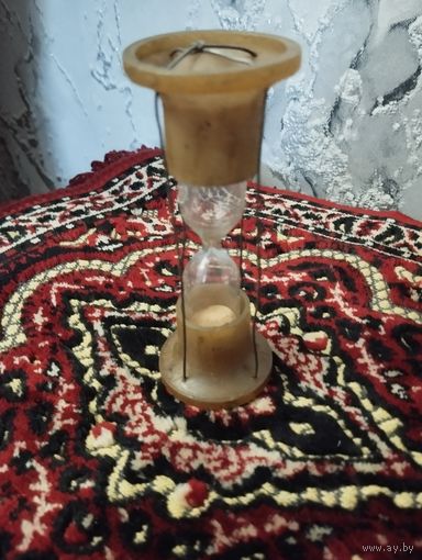 Часы песочные на 3 минуты