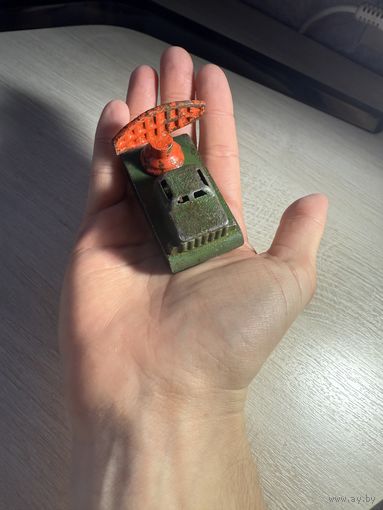 Игрушка машина военная с локатором