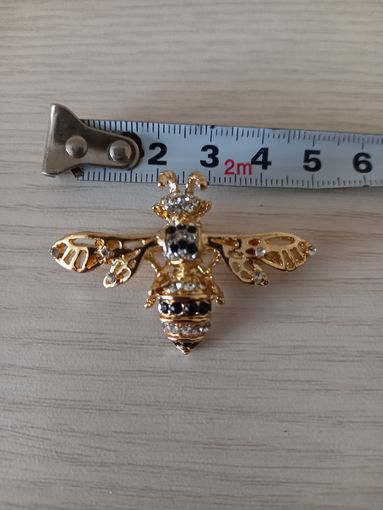 Брошь пчела