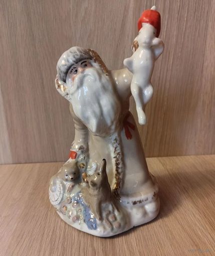 Статуэтка Дед Мороз с зайцем Дед Мороз и звери, Городница 1955 г. высота 21 см