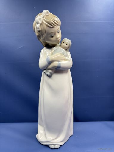 Фарфоровая фигура Девочка в сорочке с куклой Испания, Zaphir, 1975-1982 гг.