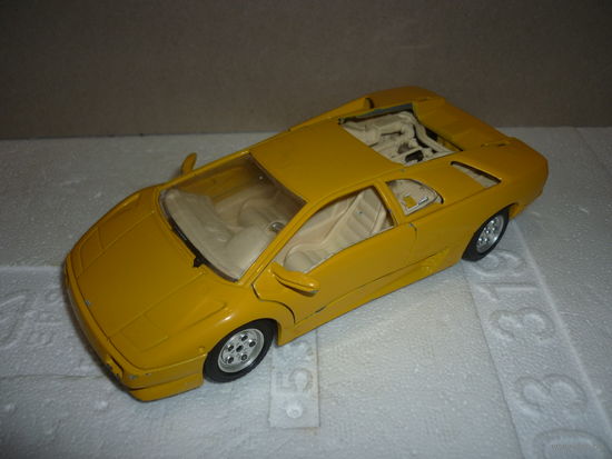 Модель авто Lamborghini DIABLO " BURAGO". 1:24. Made in Italy
