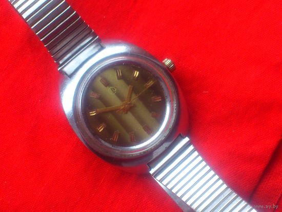 Часы ЛУЧ 1809 из СССР 1980-х МЕХАНИКА ТРЁХСТРЕЛОЧНИК с БРАСЛЕТОМ