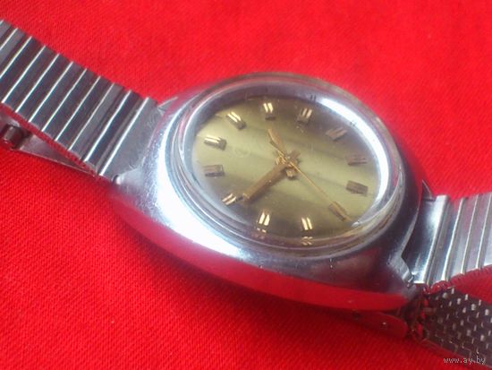 Часы ЛУЧ 1809 из СССР 1980-х МЕХАНИКА ТРЁХСТРЕЛОЧНИК с БРАСЛЕТОМ